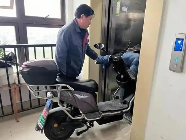 AI可“拦”住电动自行车进楼入梯